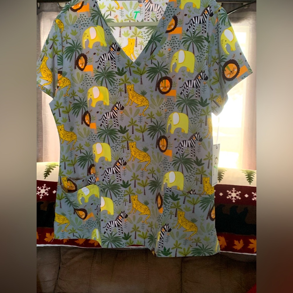 Print scrub shirt